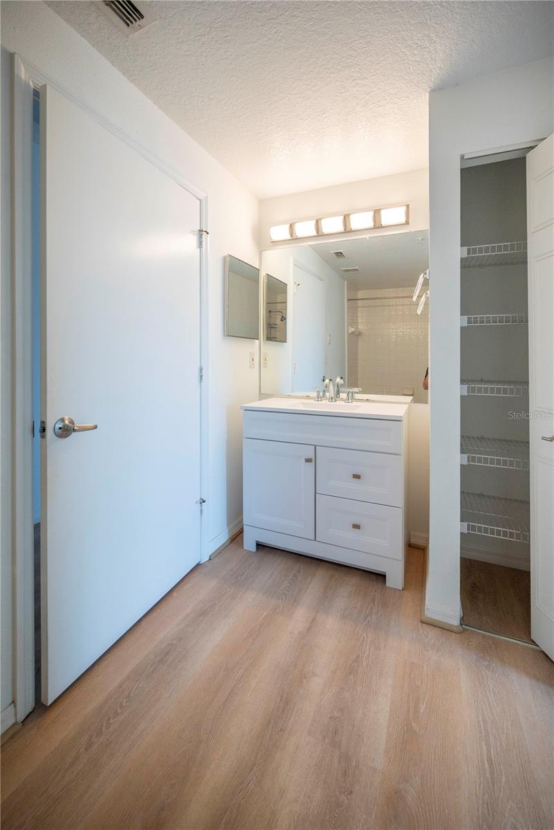 PALMS CLUB CONDO - Residential Lease