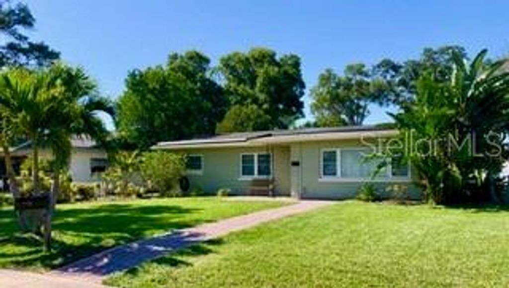 Photo of 604 7th Avenue SW, Largo, FL 33770 (MLS # TB8476438)