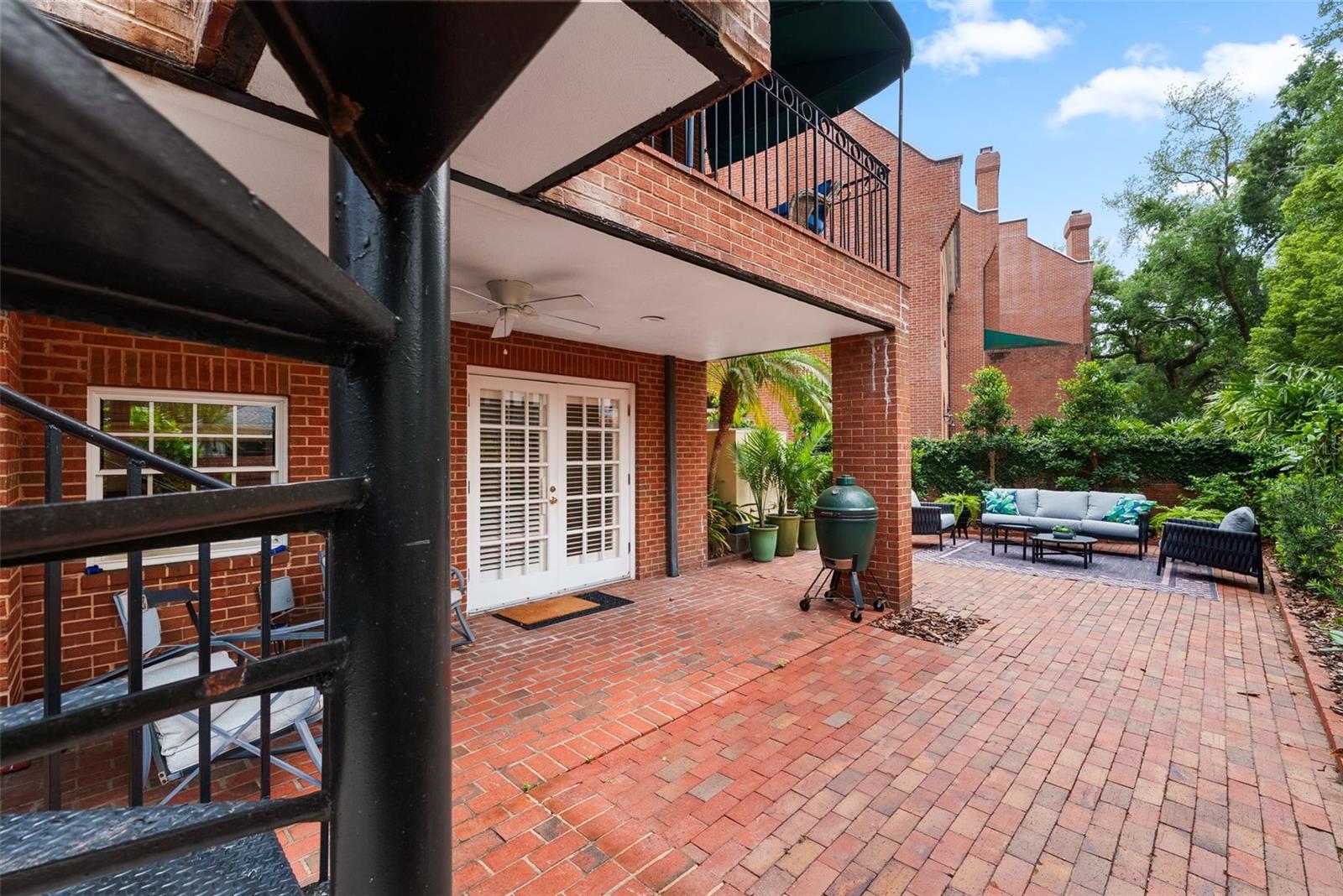 CRESCENT PLACE CONDO - Residential