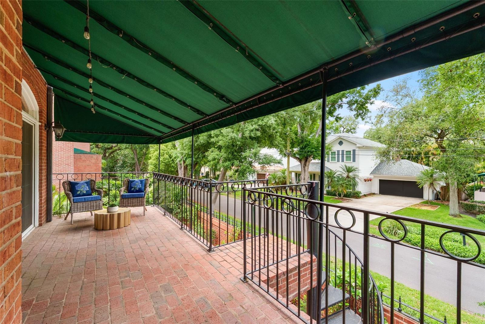 CRESCENT PLACE CONDO - Residential