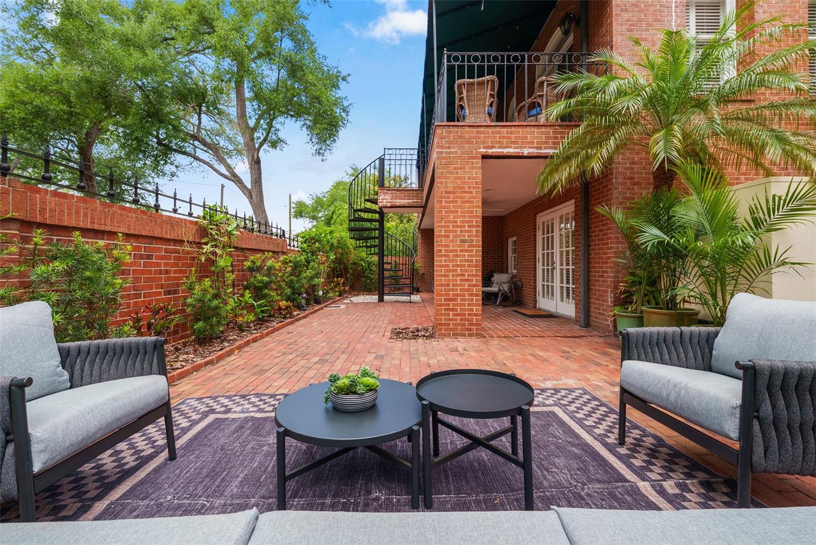 CRESCENT PLACE CONDO - Residential