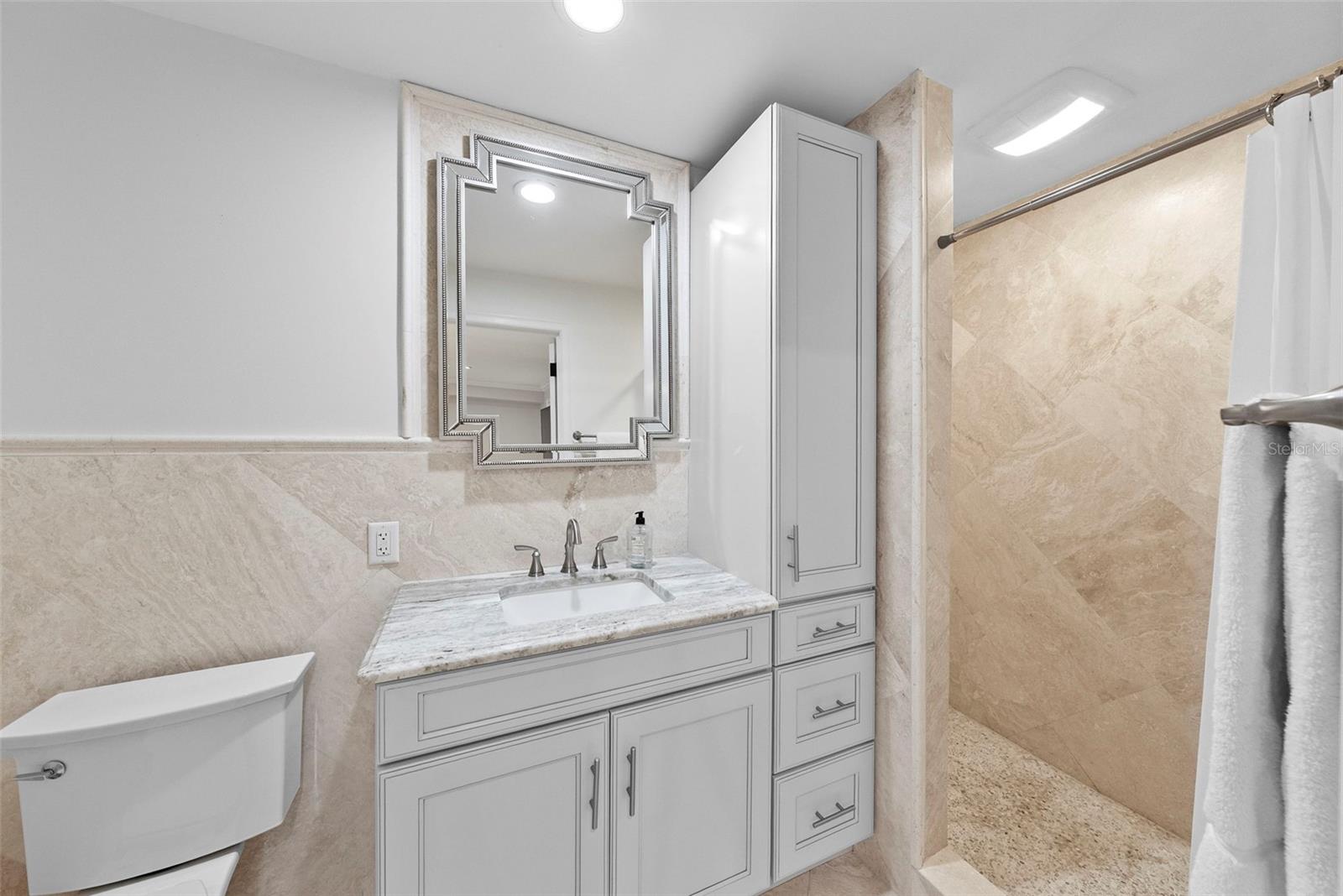 CRESCENT PLACE CONDO - Residential