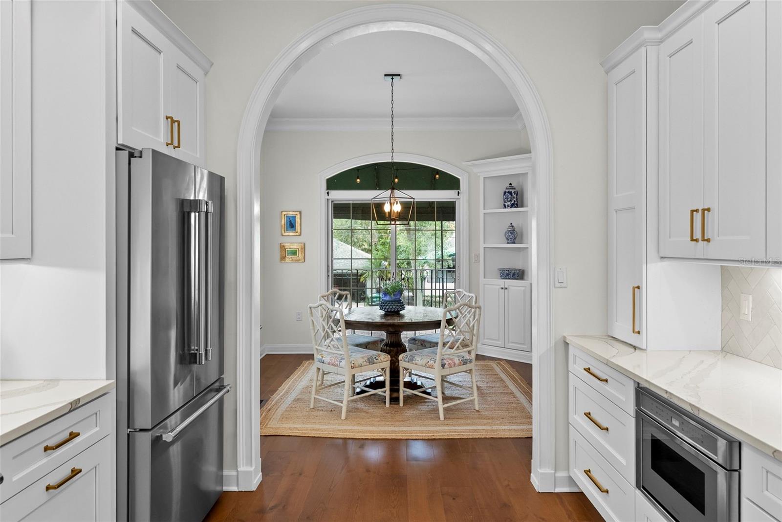 CRESCENT PLACE CONDO - Residential