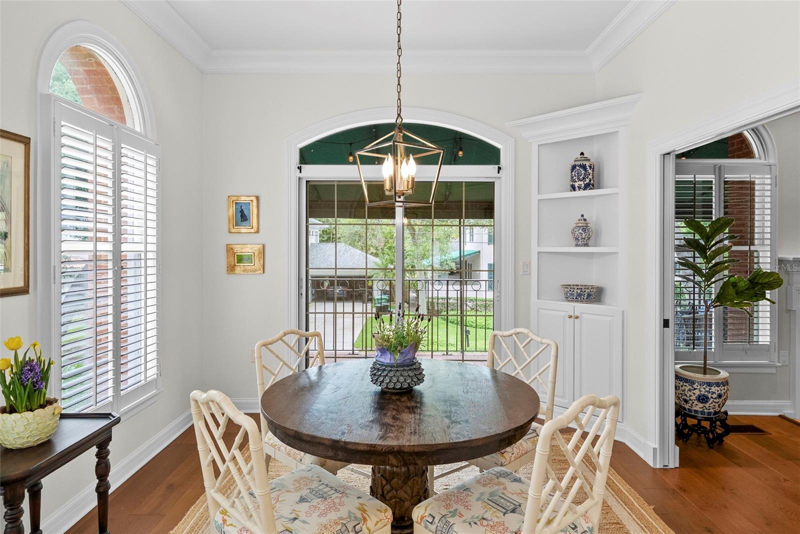 CRESCENT PLACE CONDO - Residential