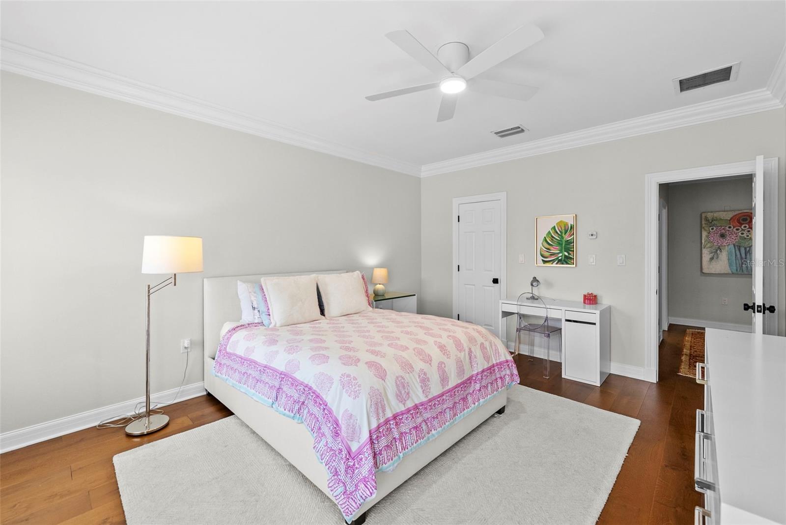 CRESCENT PLACE CONDO - Residential