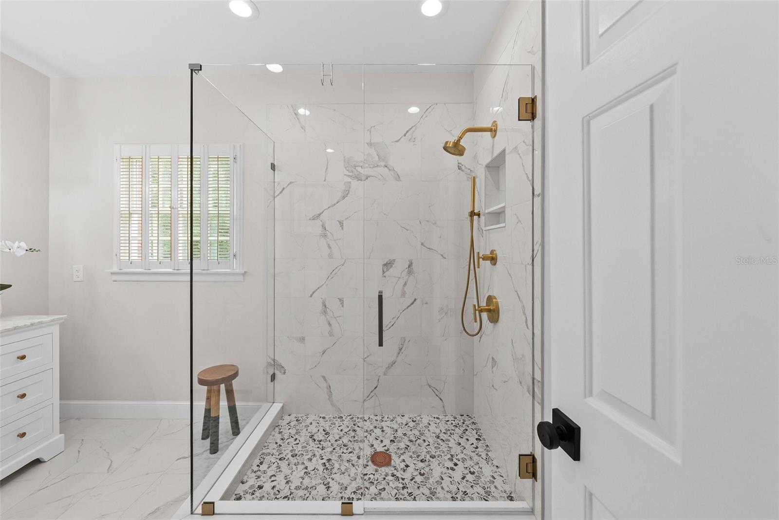 CRESCENT PLACE CONDO - Residential