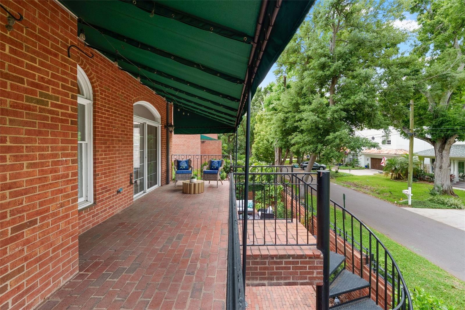 CRESCENT PLACE CONDO - Residential