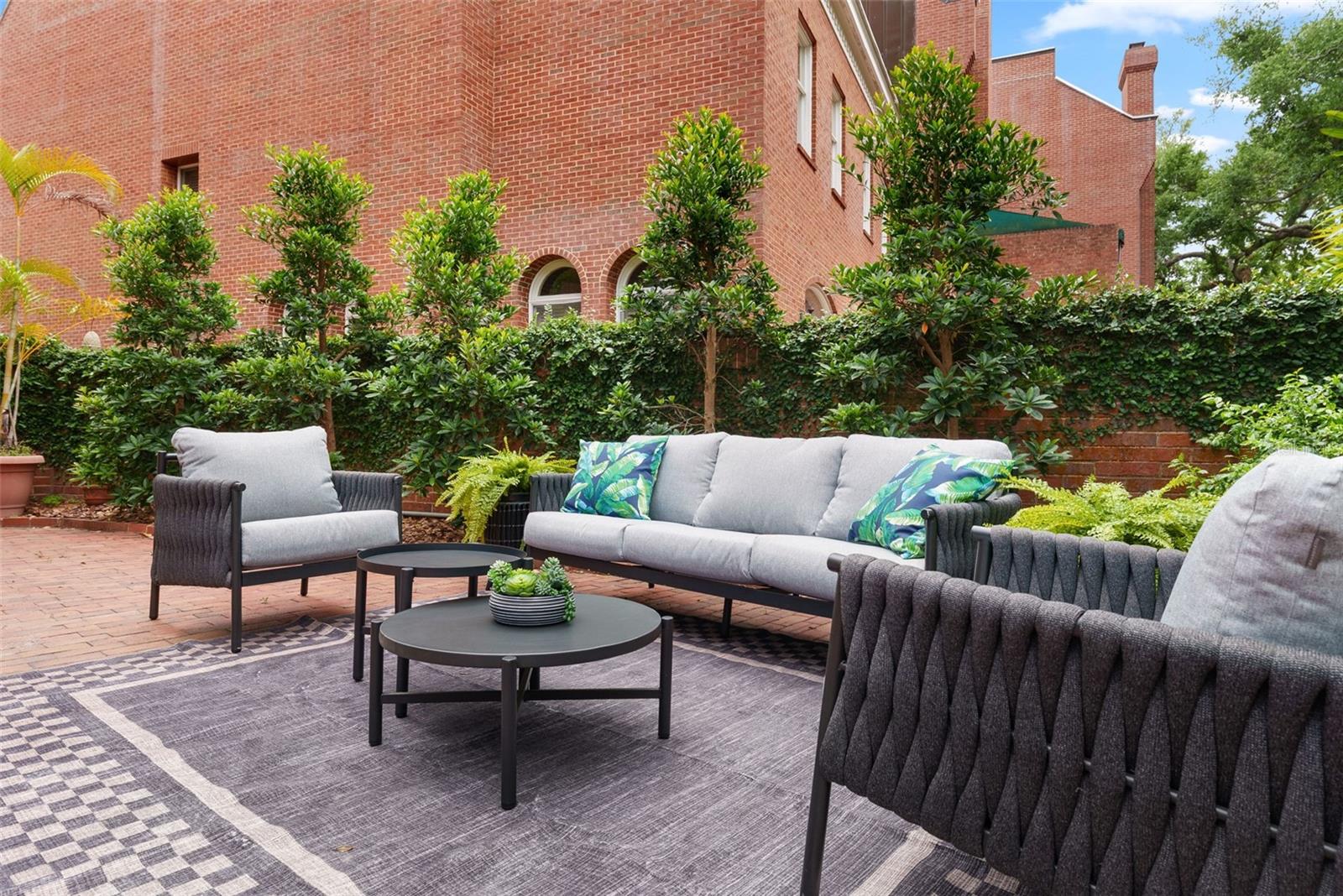 CRESCENT PLACE CONDO - Residential