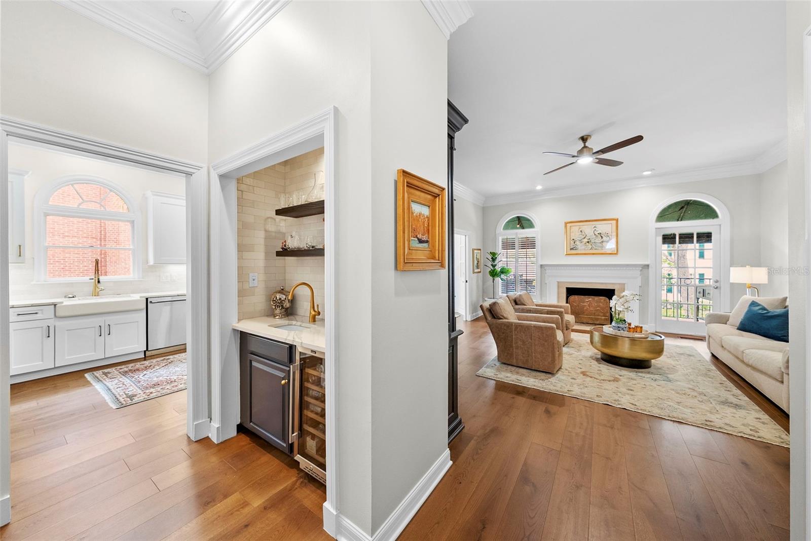 CRESCENT PLACE CONDO - Residential