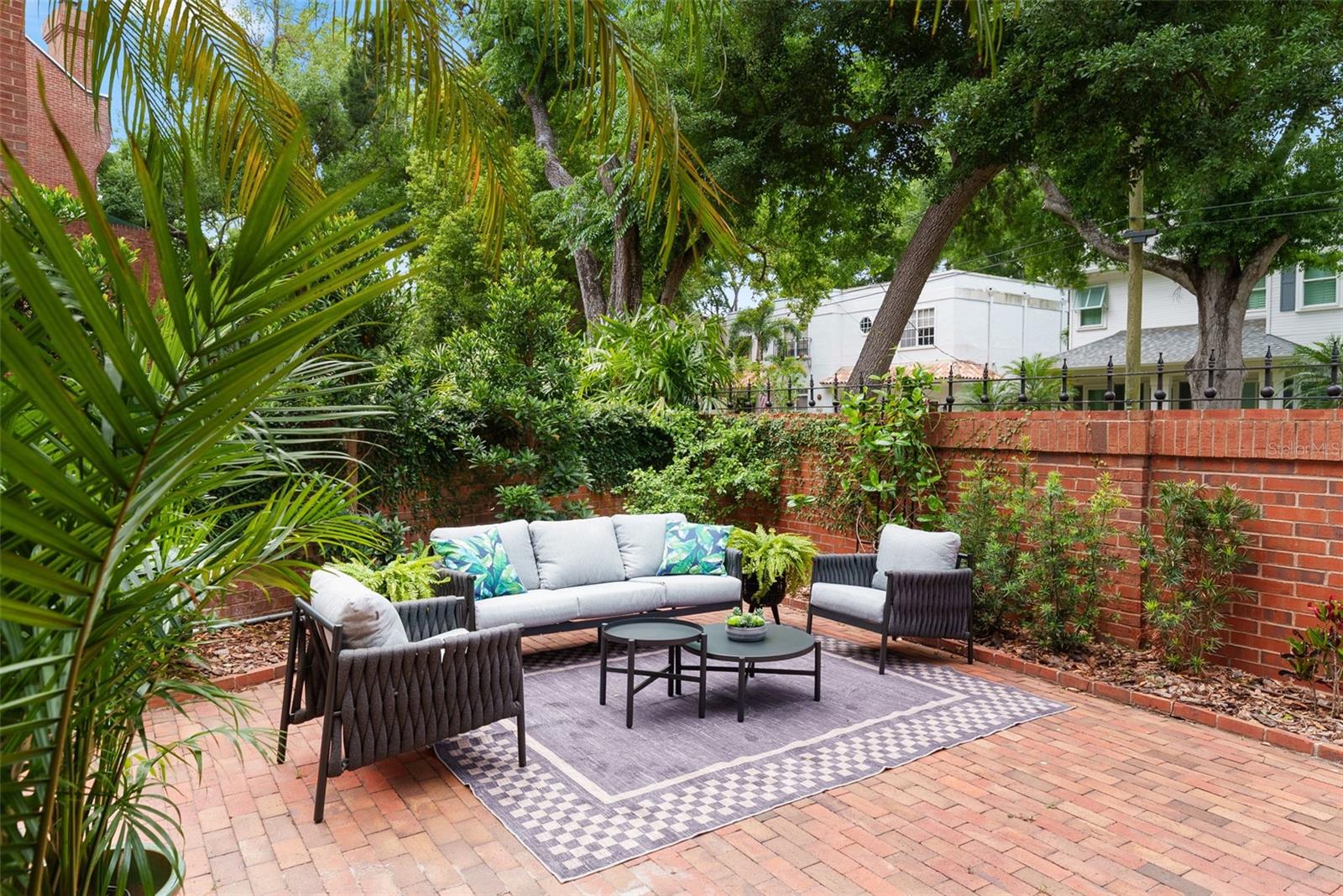 CRESCENT PLACE CONDO - Residential