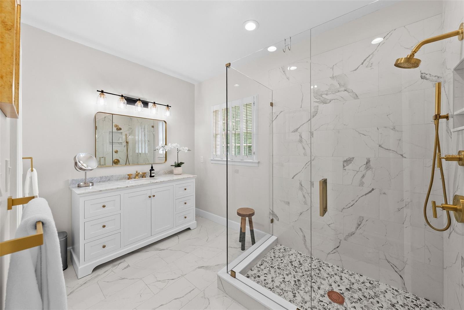 CRESCENT PLACE CONDO - Residential