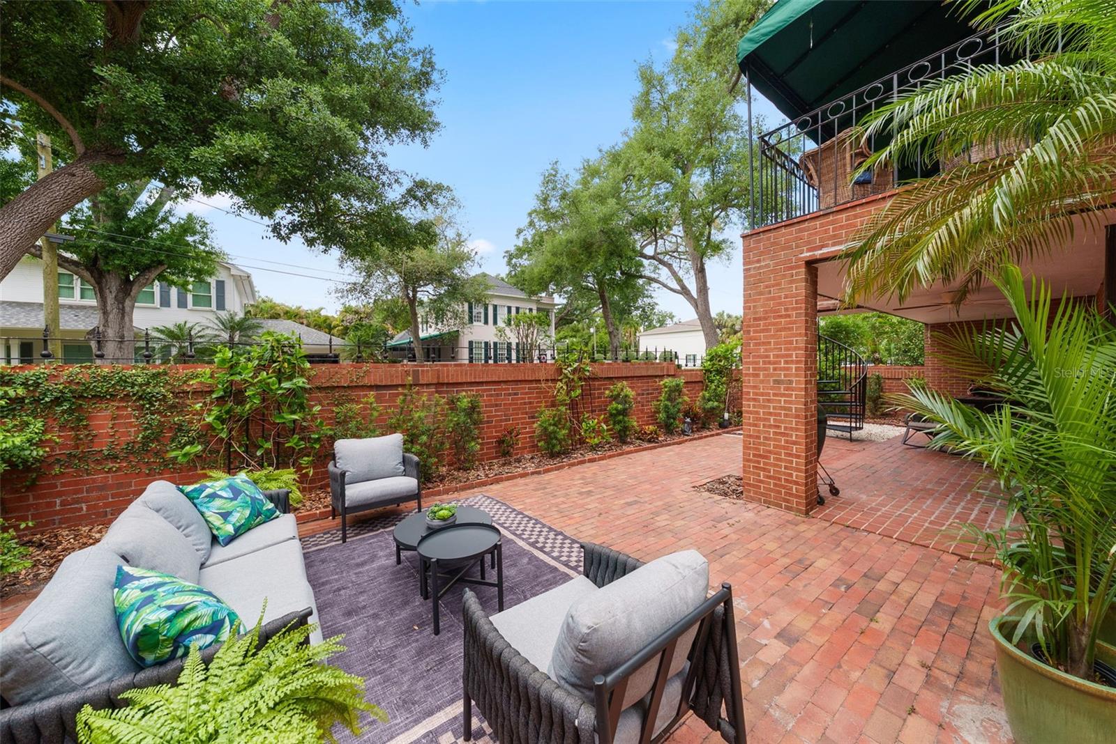 CRESCENT PLACE CONDO - Residential