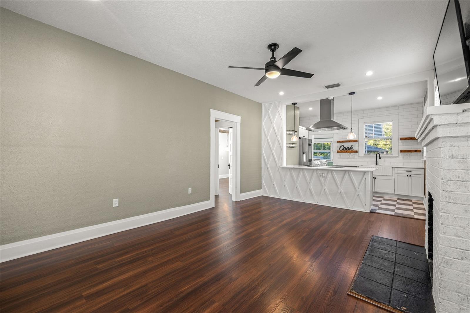 806 E GENESEE STREET