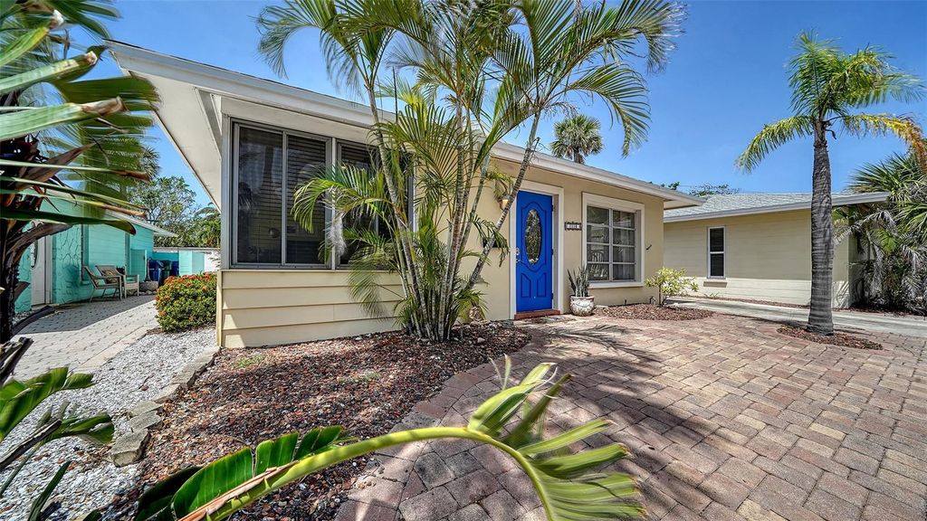 Photo of 1116 S Moonmist Court #M12, Sarasota, FL 34242 (MLS # A4655226)