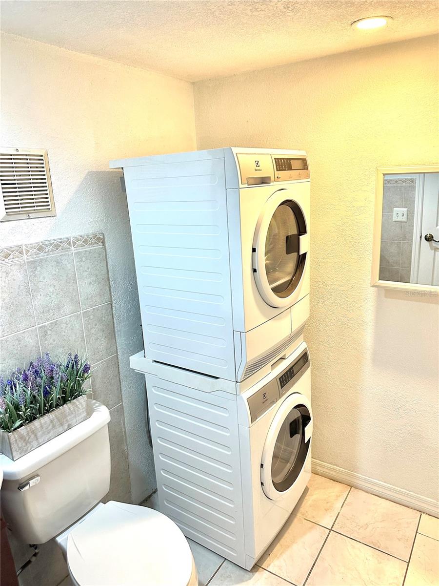 THE TAMPA RACQUET CLUB A CONDO - Residential Lease