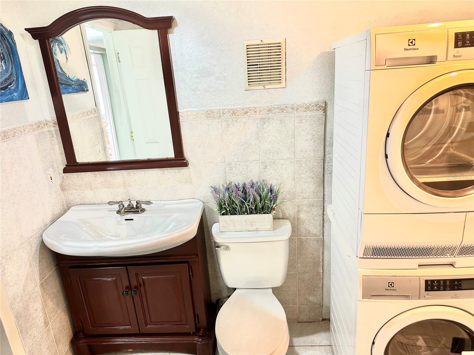 THE TAMPA RACQUET CLUB A CONDO - Residential Lease