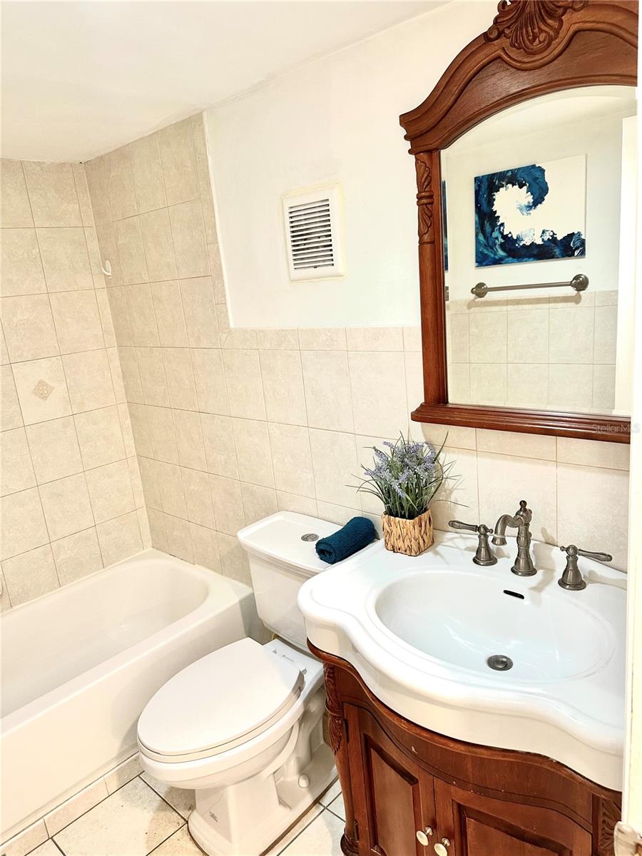 THE TAMPA RACQUET CLUB A CONDO - Residential Lease