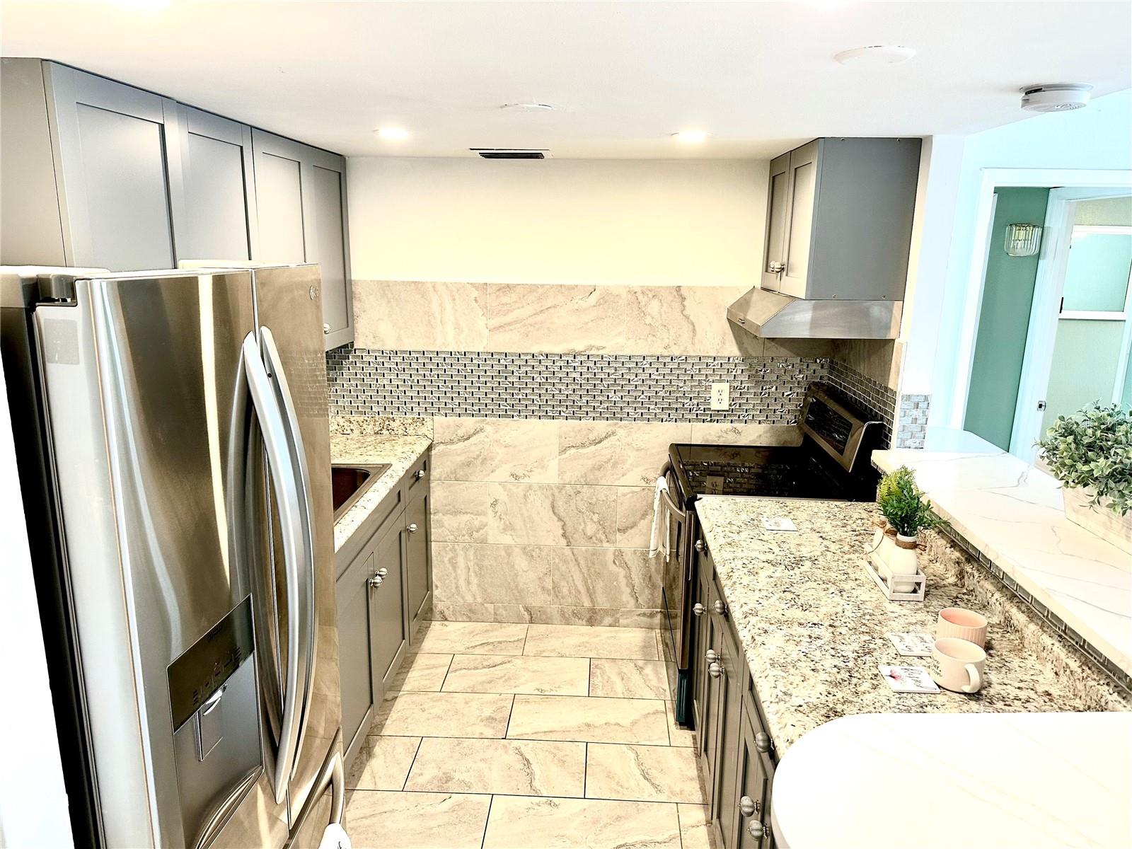 THE TAMPA RACQUET CLUB A CONDO - Residential Lease