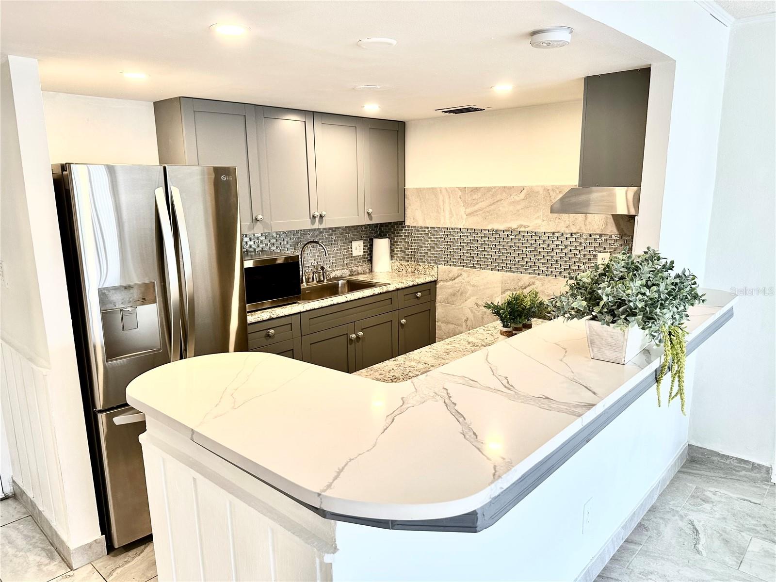 THE TAMPA RACQUET CLUB A CONDO - Residential Lease