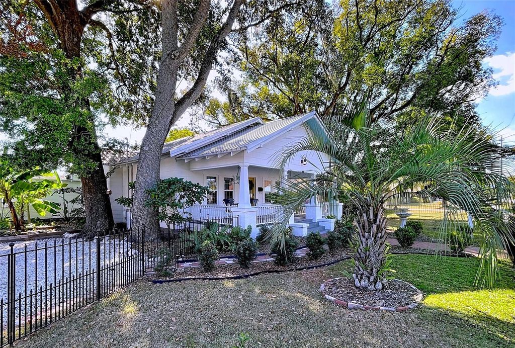 Photo of 901 W Baker Street, Plant City, FL 33563 (MLS # TB8450645)