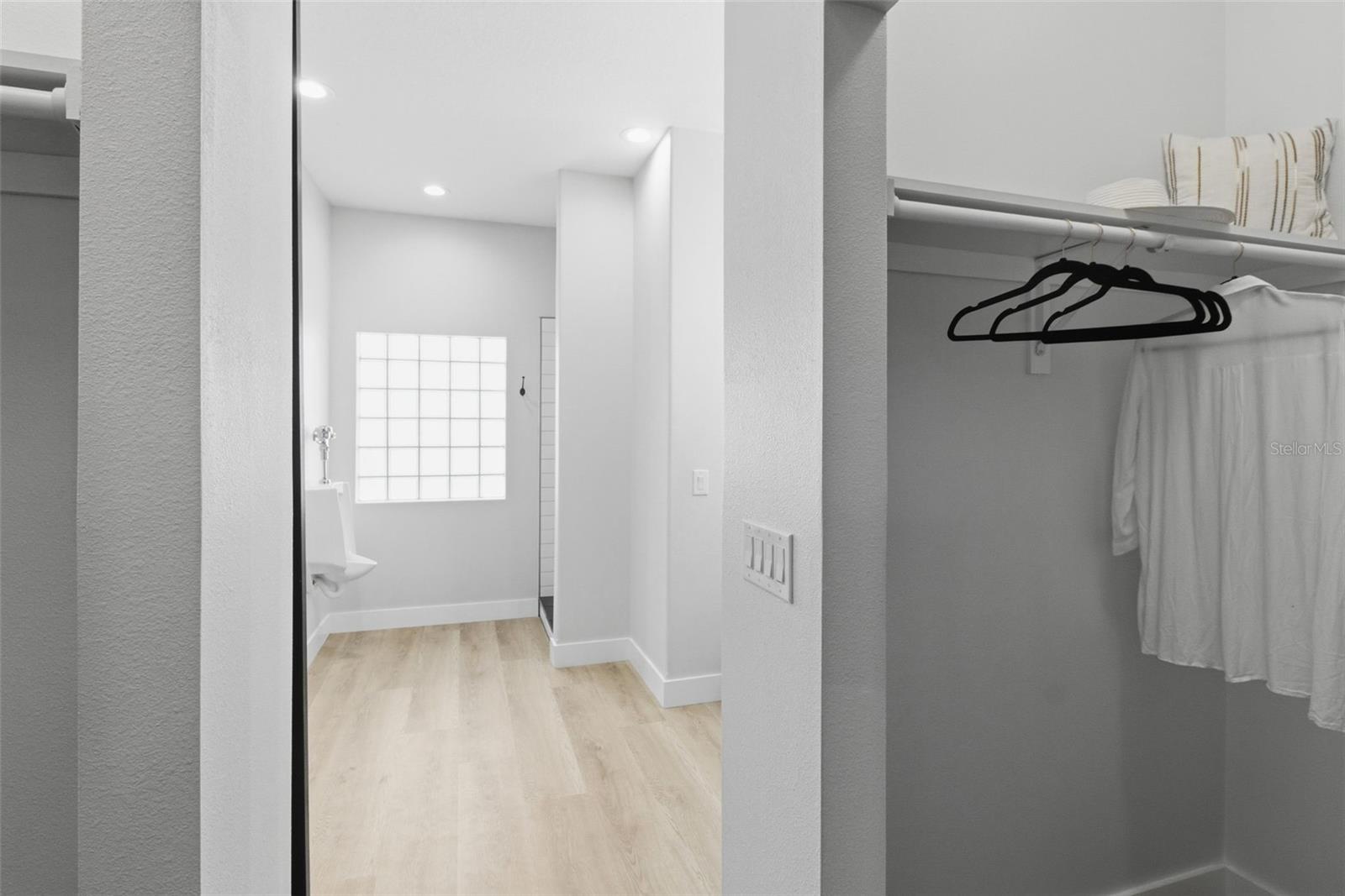 LAUREL MEADOWS - Residential