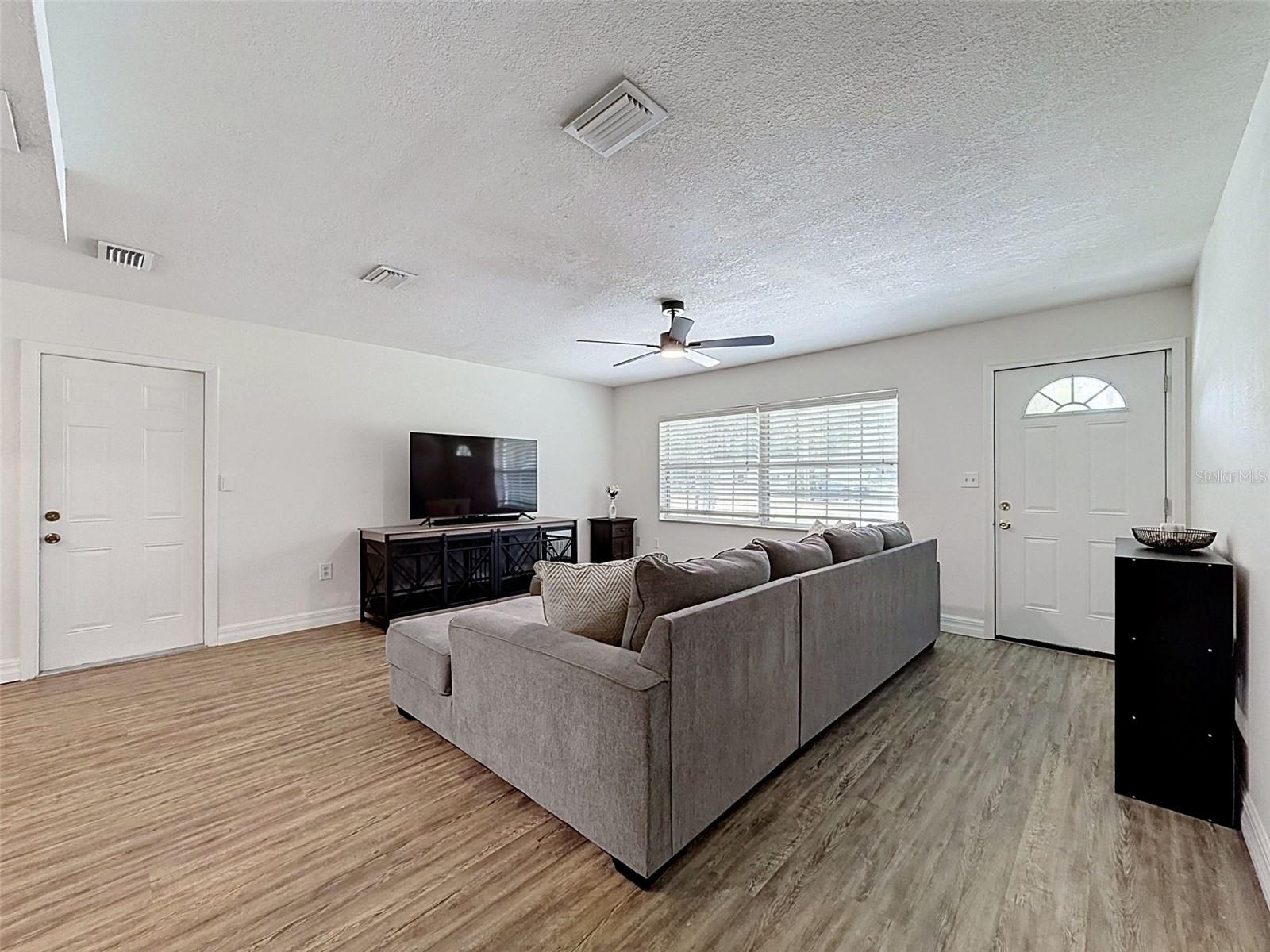 7022 W CRESTVIEW LANE