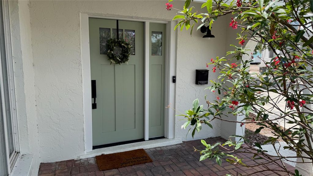 Photo of 6073 Tanglewood Drive NE, St Petersburg, FL 33703 (MLS # O6408618)
