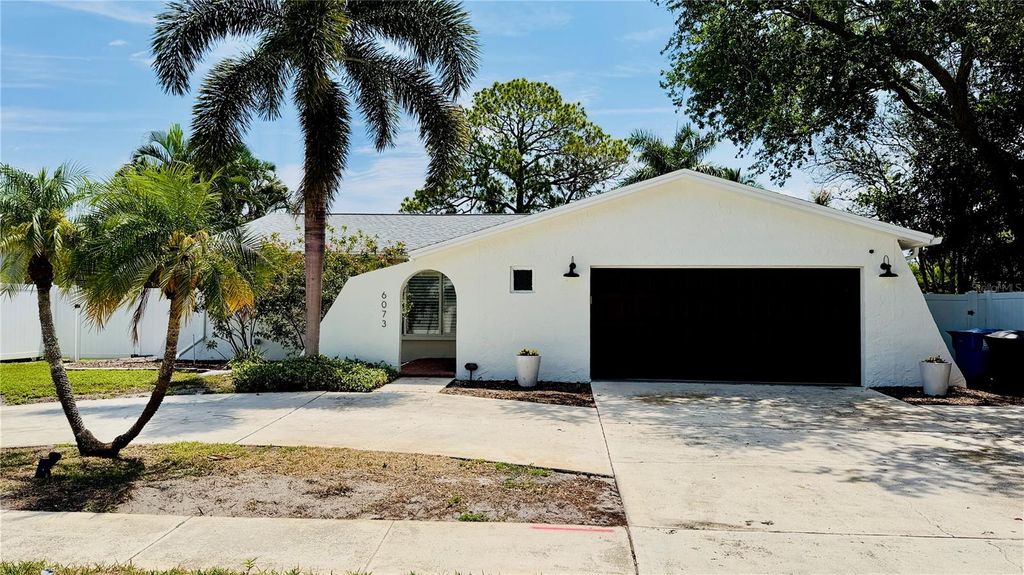 Photo of 6073 Tanglewood Drive NE, St Petersburg, FL 33703 (MLS # O6408618)