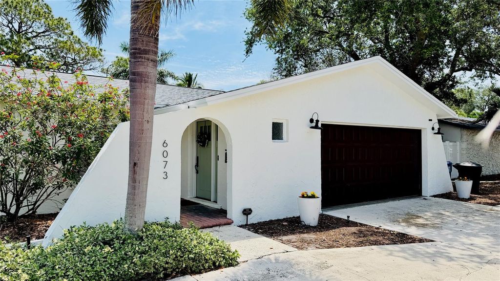Photo of 6073 Tanglewood Drive NE, St Petersburg, FL 33703 (MLS # O6408618)