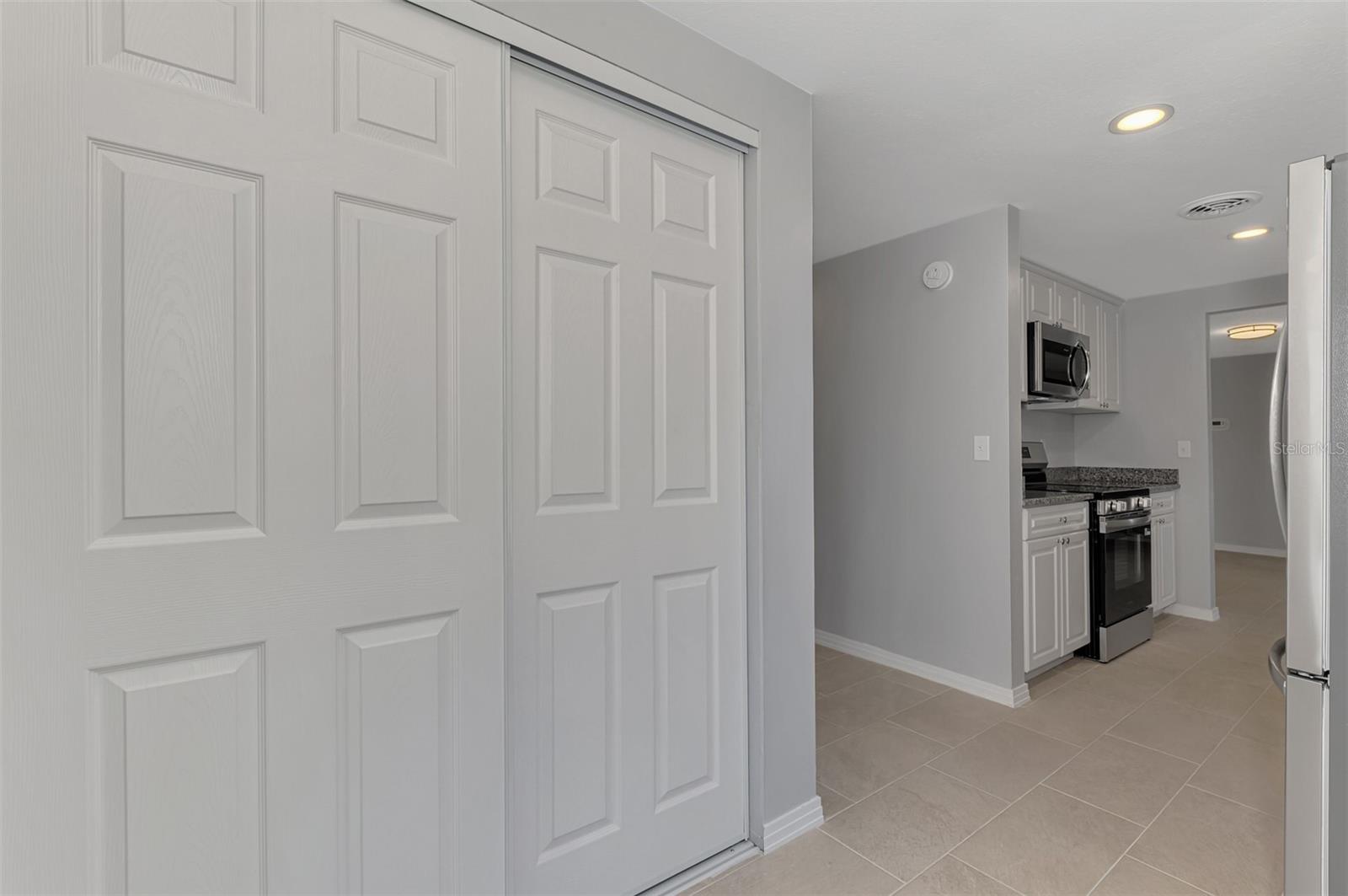 SOUTH VENICE - Residential