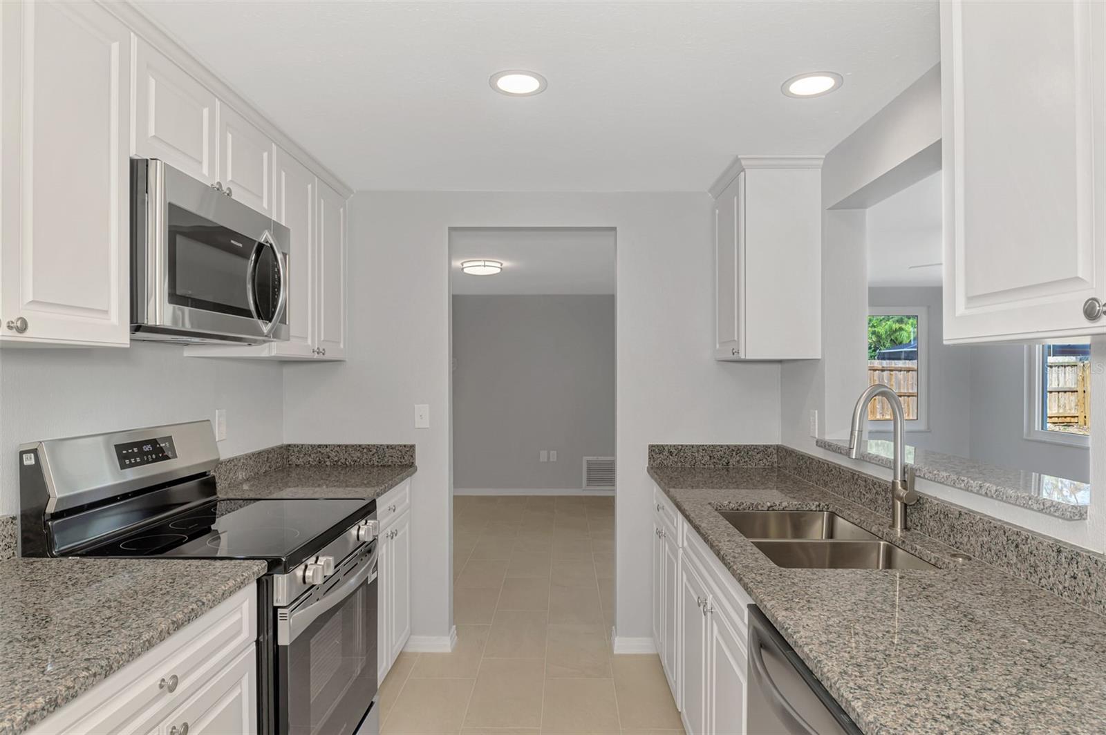 SOUTH VENICE - Residential