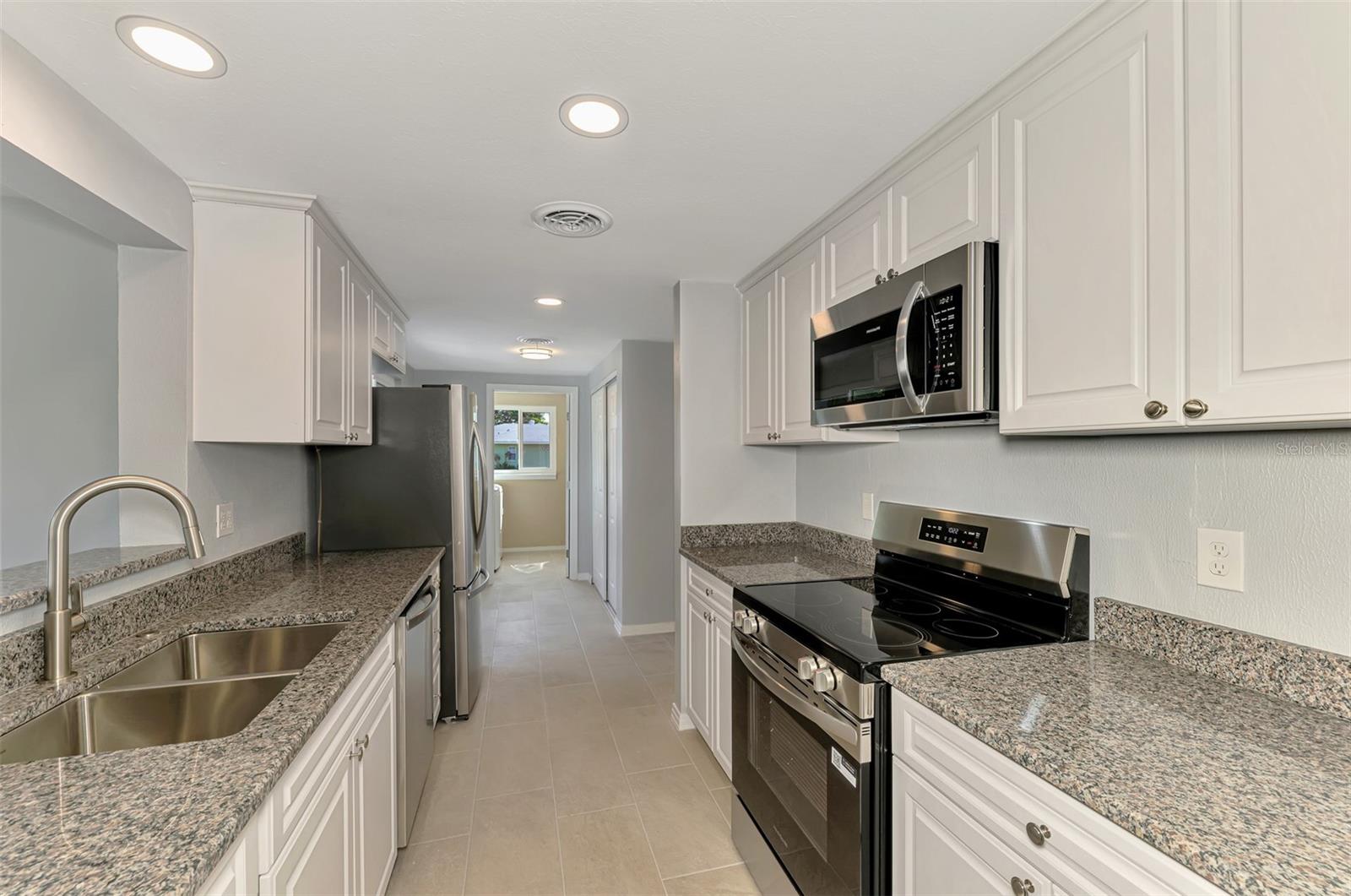 SOUTH VENICE - Residential