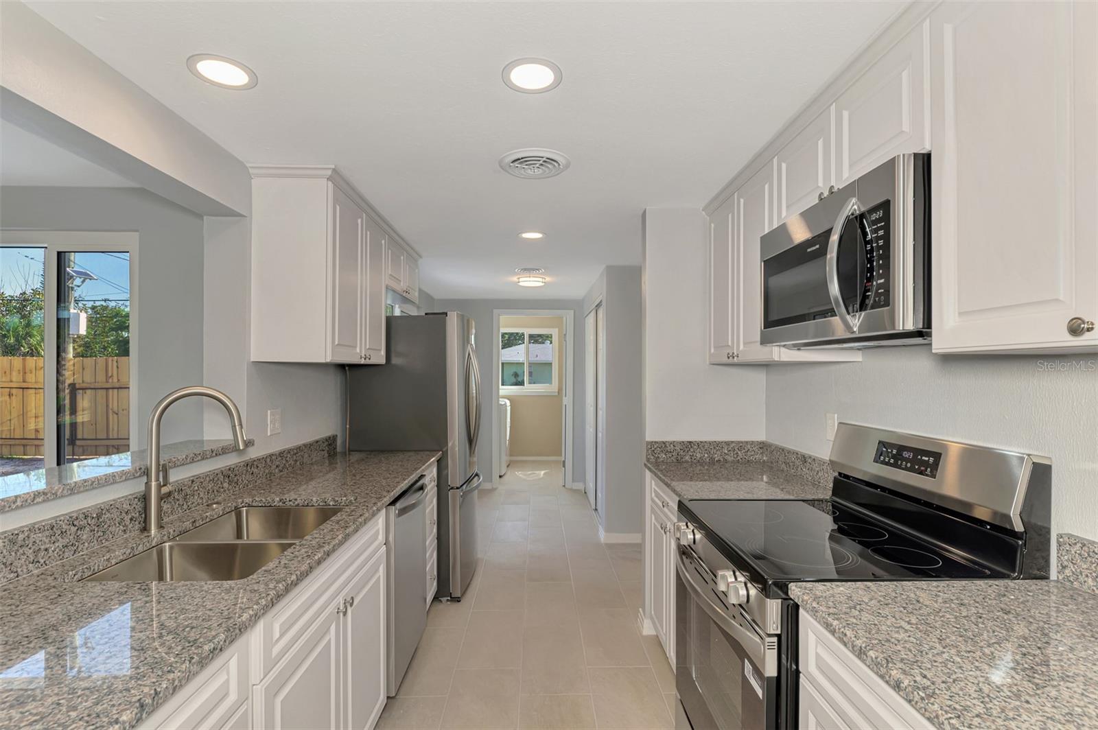 SOUTH VENICE - Residential