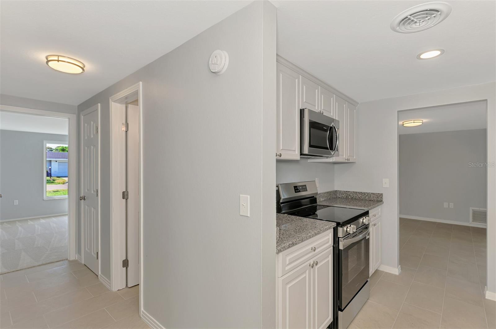 SOUTH VENICE - Residential