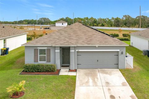 A home in AUBURNDALE