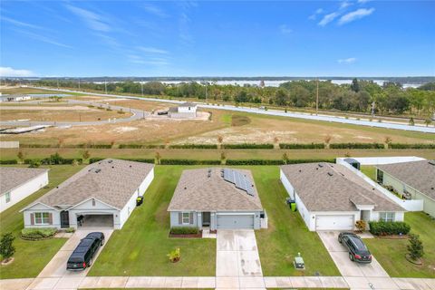 A home in AUBURNDALE