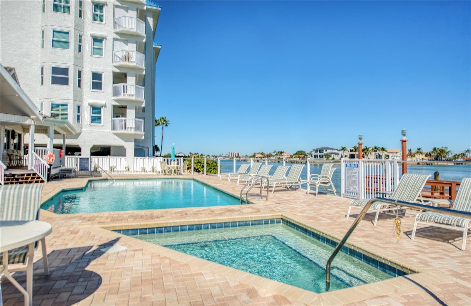 CAPTIVA CAY TWNHMS - Residential