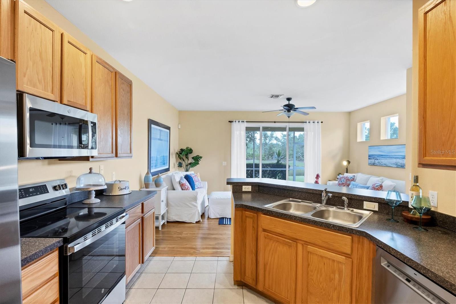 TOWNS AT LAKESIDE - Residential