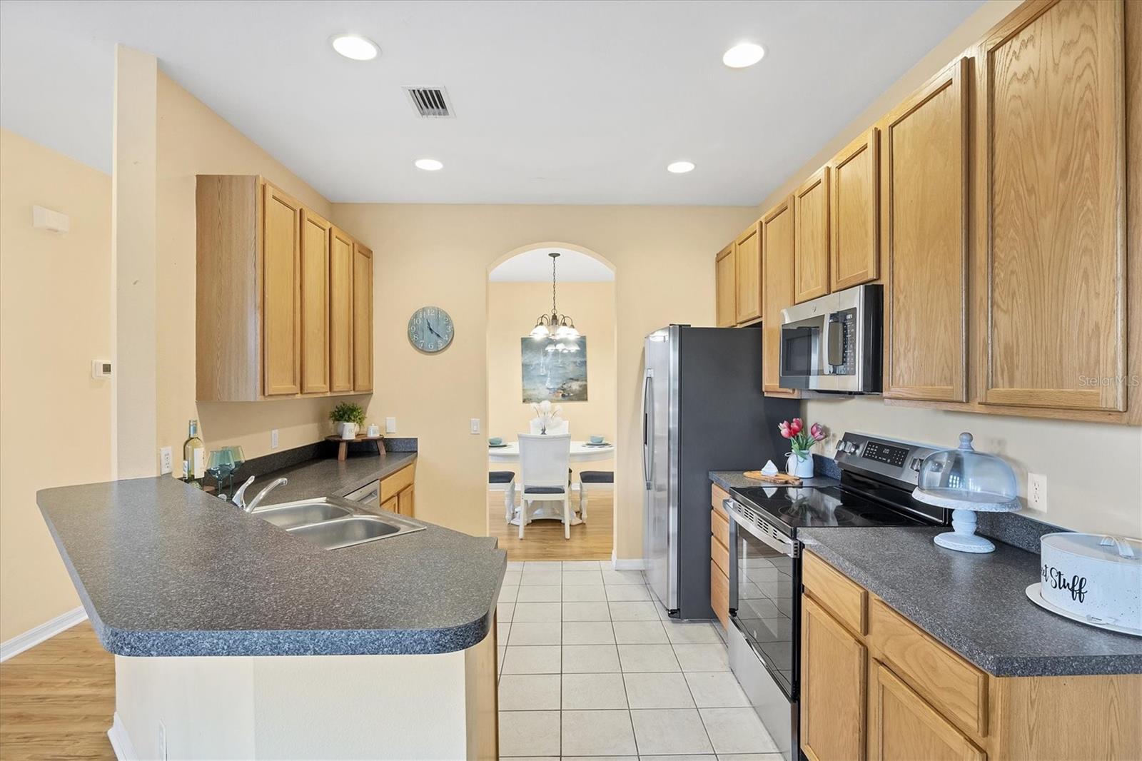 TOWNS AT LAKESIDE - Residential