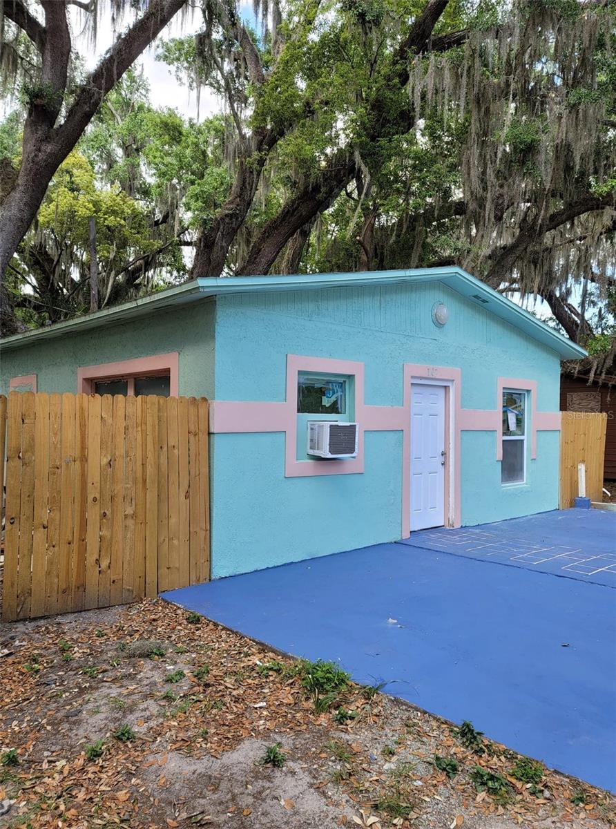 107 E CYPRESS STREET