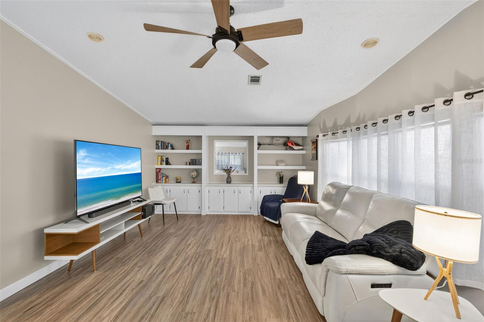 LA CASA MHP CO-OP - Residential