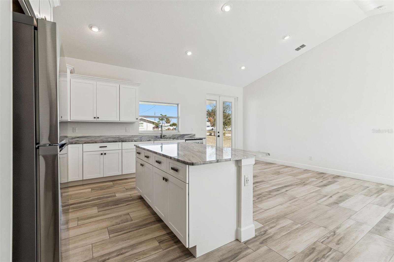 EAST GATE - Residential