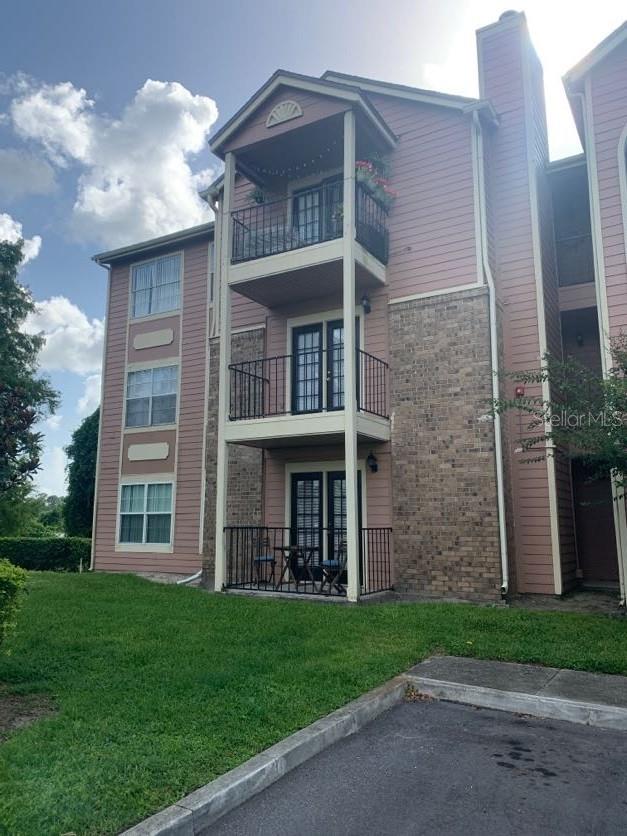 A beautiful condo within the Waterford Landing community, of the illustrious UCF area. Only FIVE minutes to the University of Central Florida. There are several dining options to choose from and the community is located right on the Lynx bus line. Amenities include a clubhouse and a state-of-the-art fitness center, all surrounded by lush landscaping.
At 583 sqft, this cozy condo offers a spacious master bedroom with a huge walk-in closet and a ceiling fan with overhead lighting. The kitchen comes fully equipped with updated appliances, a sizable pantry, and ample counter space with a separate dining area and breakfast bar.
This condo is a 2nd-floor unit, with a relaxing patio and scenic conservation views. Full-size washer and dryer available for your convenience.
Water included in rent!
Small Pets Allowed
$250.00 Non-Refundable Pet Fee each pet
Tenant Liability Insurance **Required**