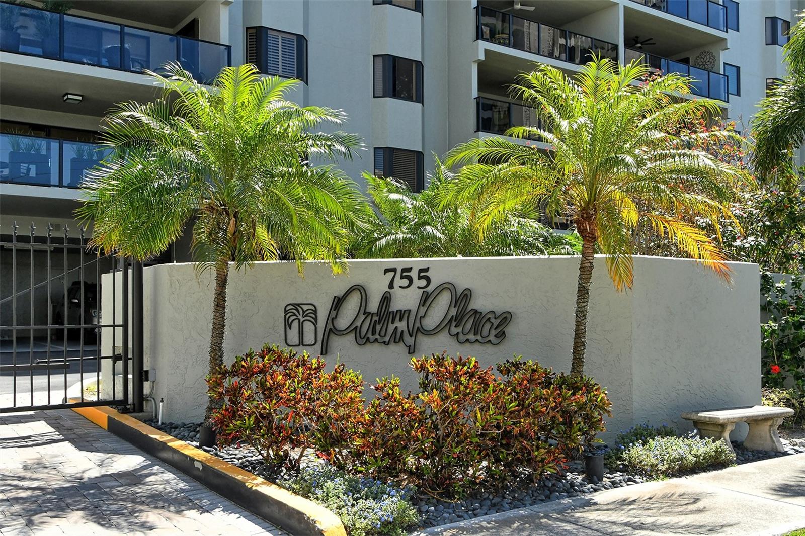 PALM PLACE - Residential