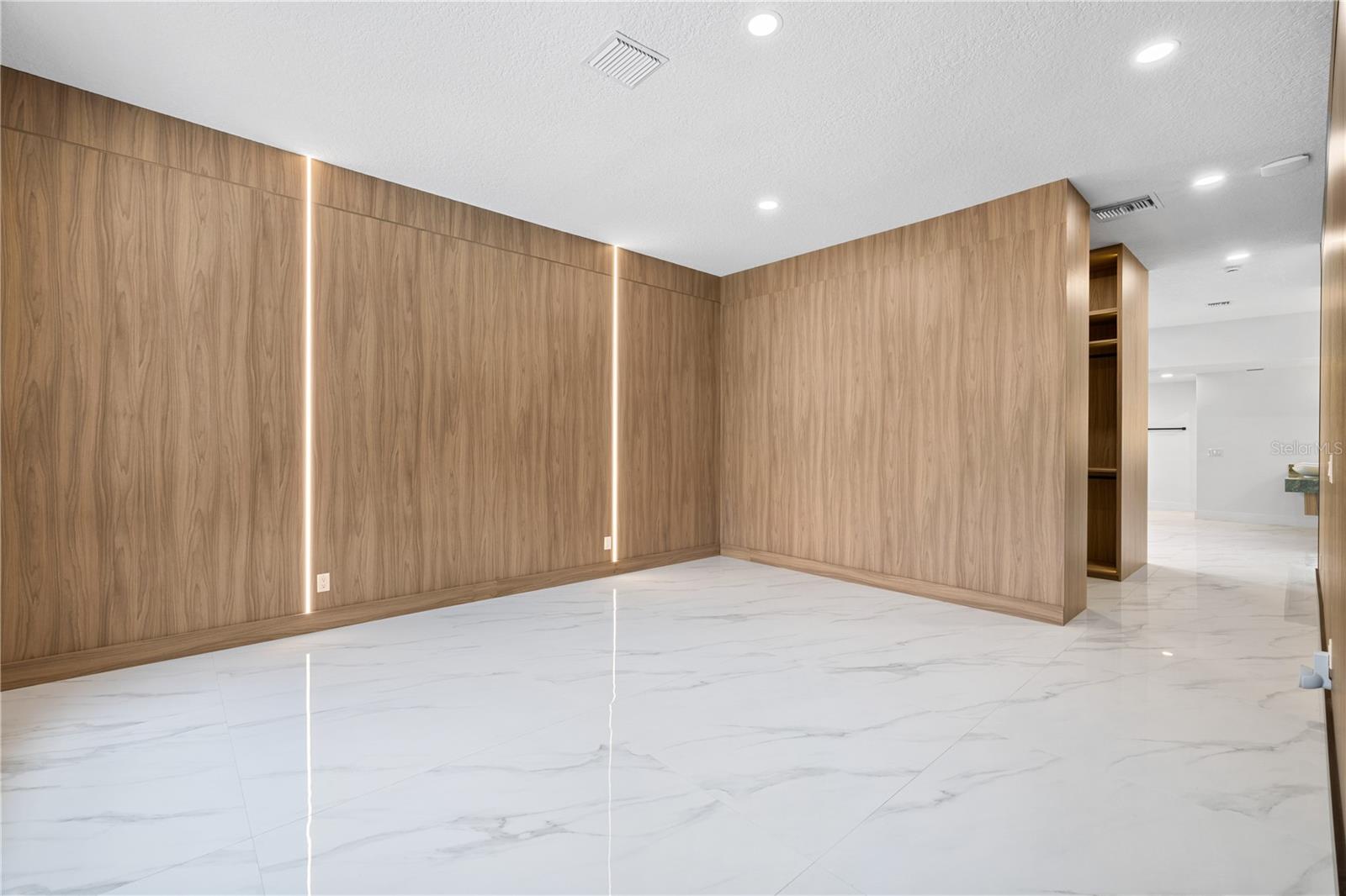 JOHNS COVE 43/104 - Residential