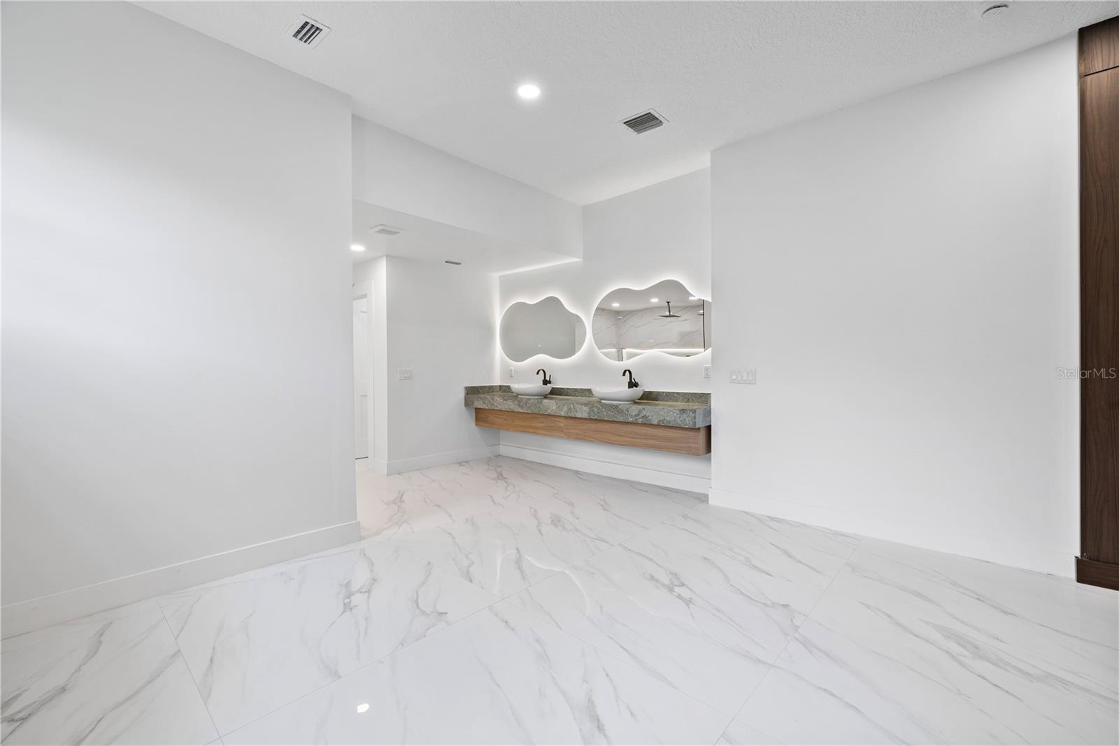 JOHNS COVE 43/104 - Residential