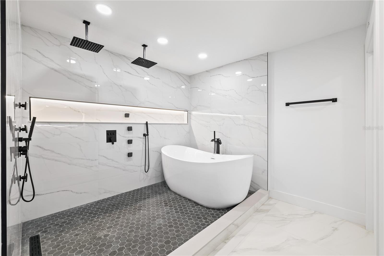 JOHNS COVE 43/104 - Residential