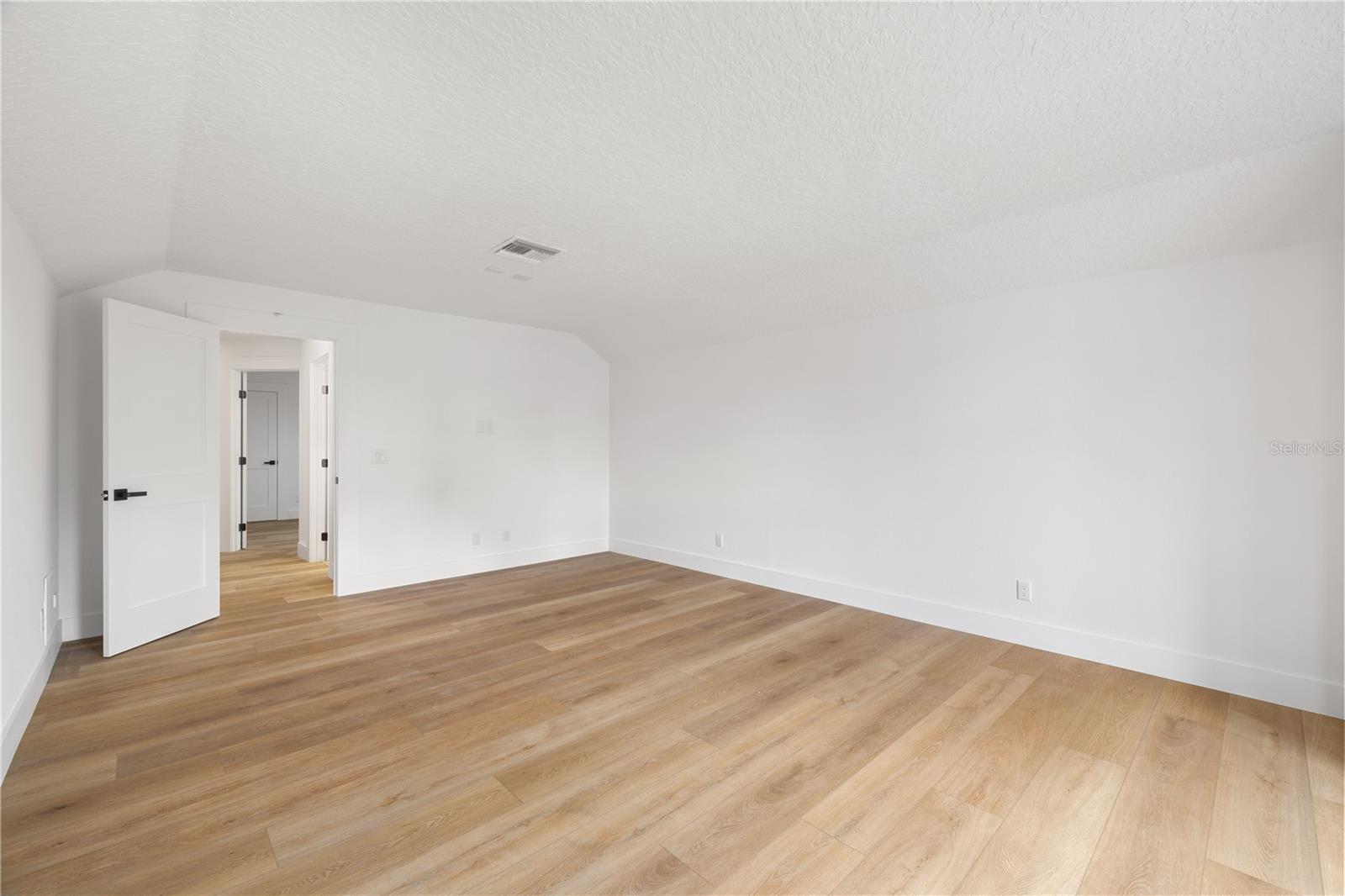 JOHNS COVE 43/104 - Residential