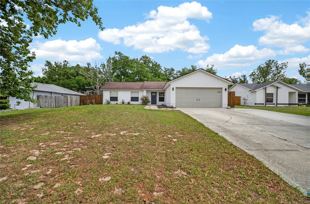 Photo of 10748 Siena Dr, Clermont, FL 34711 (MLS # G5110884)