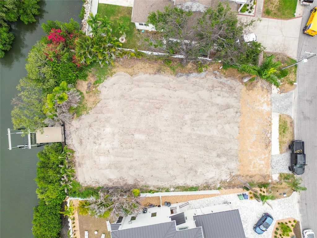 Photo of 17 W Spanish Main Street, Tampa, FL 33609 (MLS # TB8391921)